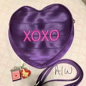 Harveys Seatbelt XOXO Tough Love Heart